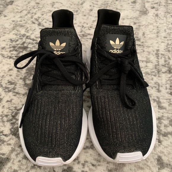 adidas black and gold tennis shoes